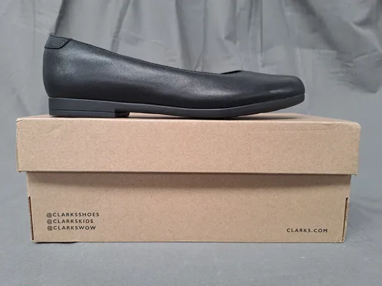 BOXED PAIR OF CLARKS SCALA GLIDE SHOES IN BLACK UK SIZE 1.5