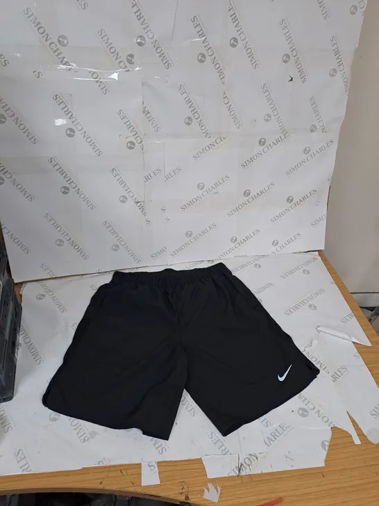 NIKE SHORTS SIZE MEDIUM