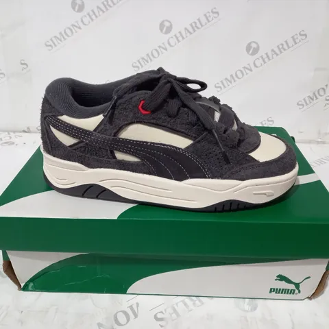 PUMA 180 TRAINERS IN WHITE AND BLACK SIZE 4