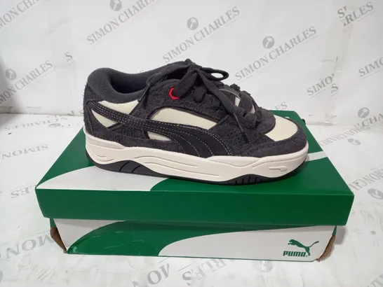 PUMA 180 TRAINERS IN WHITE AND BLACK SIZE 4