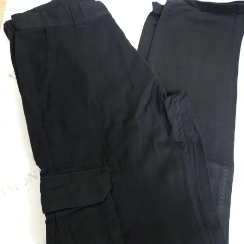 WEST FACE CARGO TROUSER SIZE 32/34 