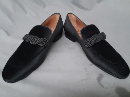 BOXED PAIR OF LÓLÚ LONDON VELVET SLIP-ON SHOES IN BLACK EU SIZE 42