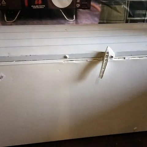 GRAM UNDERCOUNTER CHEST FREEZER