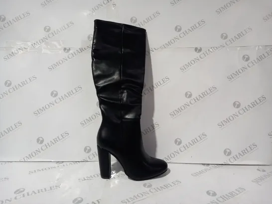 BOXED PAIR OF READY SALTED HEELED KNEE HIGH BOOTS IN BLACK SIZE 5