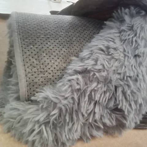 GREY FUR RUG 