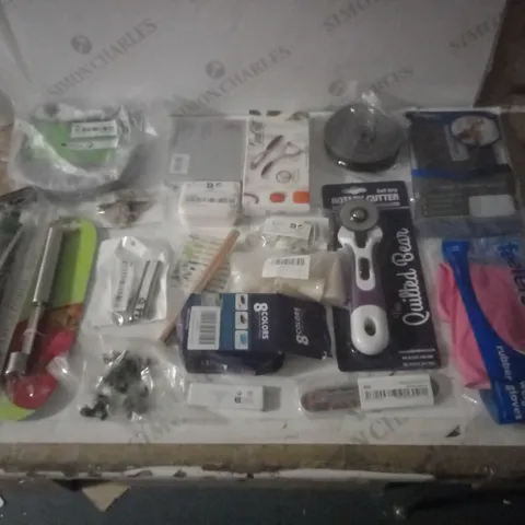 GROUP OF APPROX 20 ASSORTED ITEMS TO INCLUDE ROTARY CUTTER, PEELER, APPLE CORER