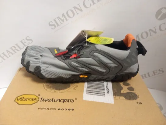 BOXED VIBRAM FIVE FINGERS TRAIL SIZE 5-5.5