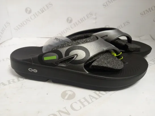 OOFOS OORIGINAL TOE POST FLIP FLOPS GRAPHITE EU 44 