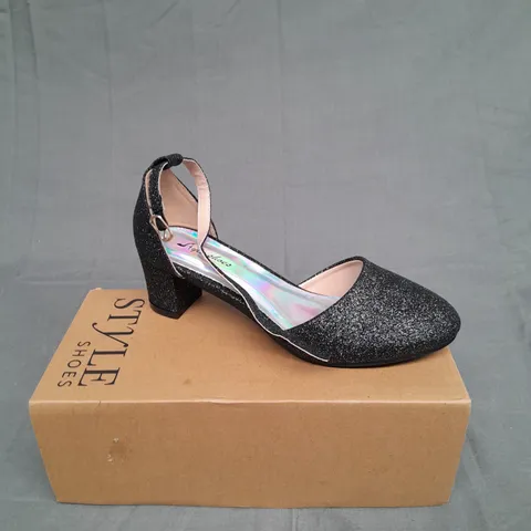 BOXED PAIR OF STYLE SHOES DRESS SANDALS BLACK SIZE 36 