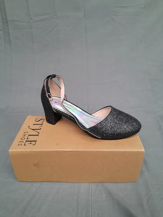 BOXED PAIR OF STYLE SHOES DRESS SANDALS BLACK SIZE 36 