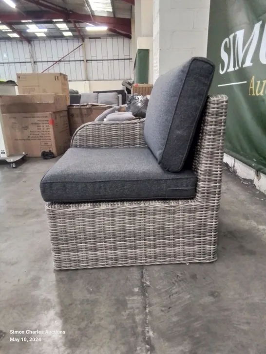 BOXED CURVED ARM RIGHT CORNER CHAIR - LIGHT GREY 