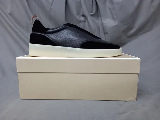 BOXED PAIR OF AURÉLIEN SHOES IN BLACK EU SIZE 42