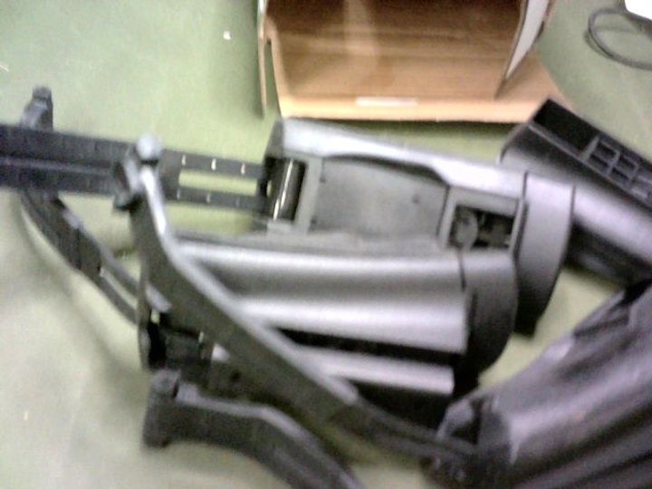 Lot 716 THULE UNIVERSAL ROOF RACK FOOT FOR PRE INSTALLED RAILINGS