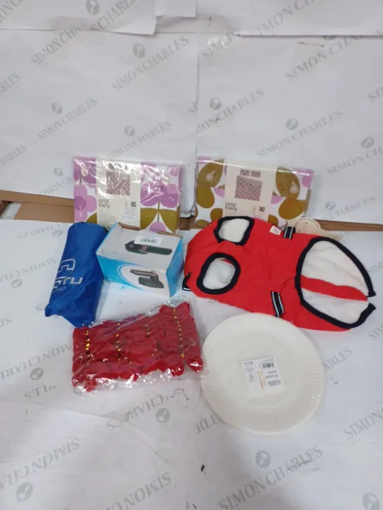 BOX TO CONTAIN APPROXIMATELY 15 ASSORTED HOUSEHOLD GOODS, INCLUDES SPIDERMAN FACEMASK, PAPER PLATES, BOWS AND MORE