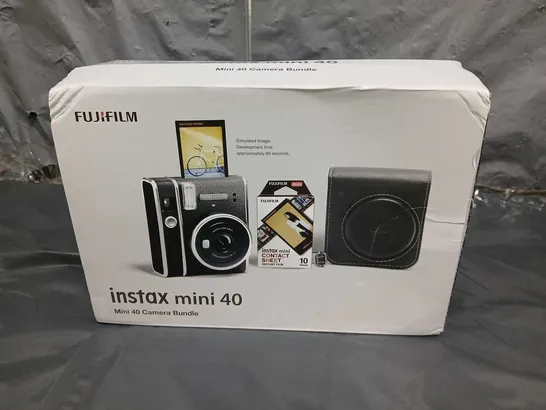 BOXED FUJIFILM INSTAX MINI 40 INSTANT CAMERA RRP £104.99