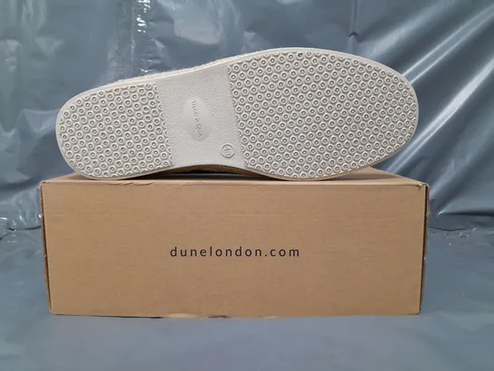 BOXED PAIR OF DUNE LONDON 165 FERDO MESH ESPADRILLE SHOES IN NAVY SIZE 9