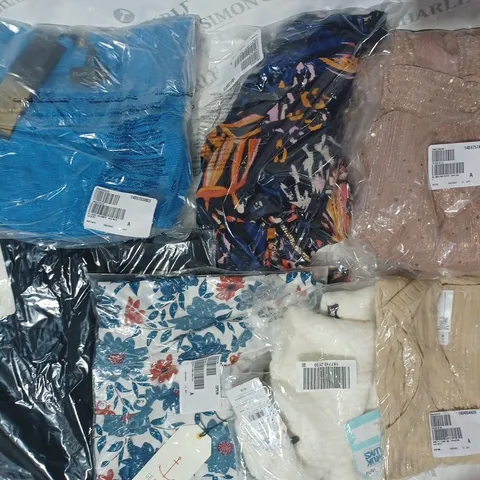 BOX OF APPROXIMATELY 15 ASSORTED CLOTHING ITEMS IN VARIOUS STYLES AND SIZES TO INCLUDE MARLA WYNNE, SEASALT, PHASE EIGHT, ETC