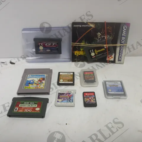 APPROXIMATELY 9 ASSORTED LOOSE CARTRIDGE GAMES FOR VARIOUS HANDHELD CONSOLES TO INCLUDE POKEMON SOUL SILVER, MINECRAFT, CASTLEVANIA ETC 