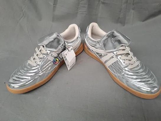 PAIR OF PULL & BEAR TRAINERS IN METALLIC SILVER UK SIZE 10