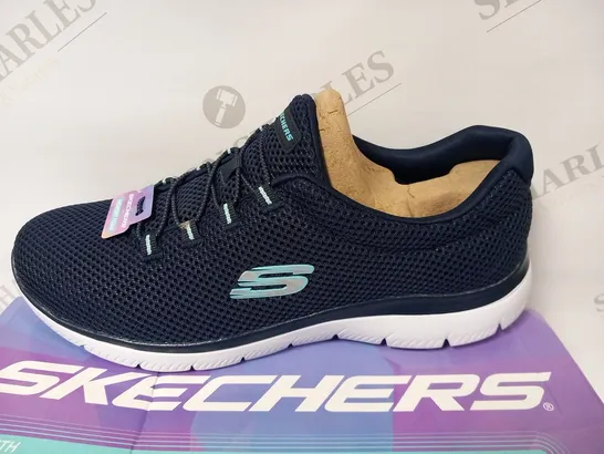 BOXED SKETCHERS SUMMITS WOMEN'S TRAINING SHOES SIZE 8