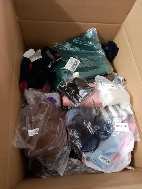 LARGE QUANTITY OF CLOTHING ITEMS TO INCLUDE DRESSES, SWEATERS, JEANS, T-SHIRTS, ETC