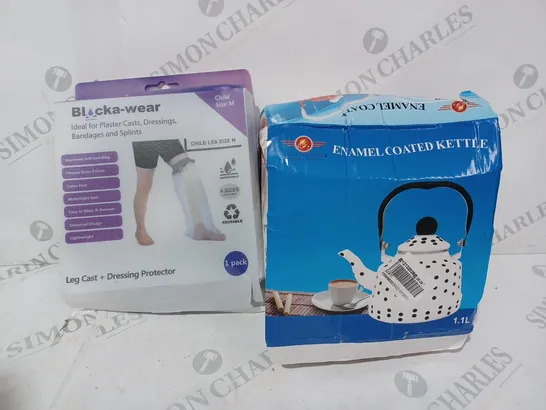 BOX OF APPROXIMATELY 8 ASSORTED HOUSEHOLD ITEMS TO INCLUDE ENAMEL COATED KETTLE, LEG CAST + DRESSING PROTECTOR, ETC