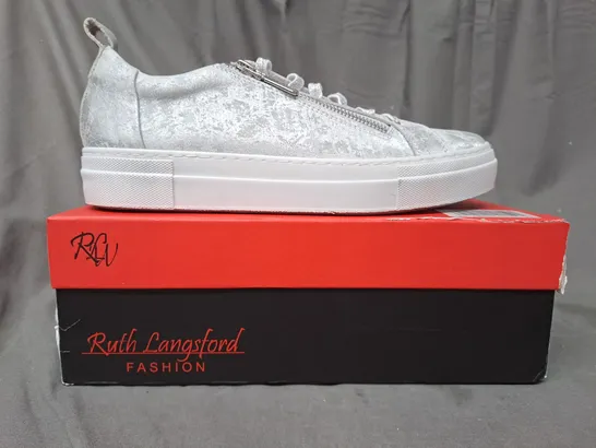 BOXED PAIR OF RUTH LANGSFORD ZIP DETAIL TRAINERS IN SILVER SIZE 8