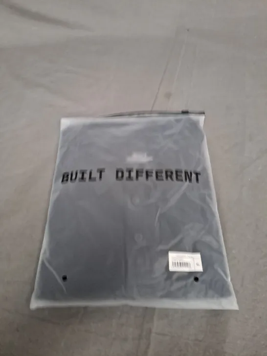 BAGGED BUILT DIFFERENT POLO T-SHIRT SIZE XL - BLACK