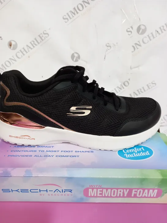 SKECHERS BLACK AND GOLD SKECH-AIR DYNAMIGHT TRAINERS SIZE 7