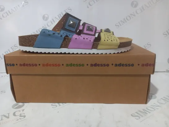 BOXED PAIR OF ADESSO OPEN TOE SANDALS IN BLUE/PINK/YELLOW SIZE 6