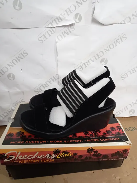 SKECHERS RUMBLERS SHOES SIZE 5