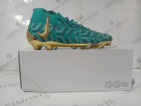 BOXED PAIR OF NIKE BY MYLAH FOOTBALL BOOTS IN TEAL/METALLIC GOLD UK SIZE 6