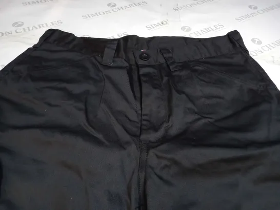 DICKIES EVERYDAY SHORTS IN BLACK - UK 34