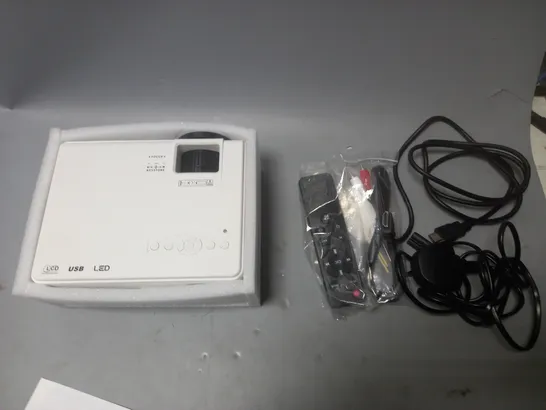 BOXED PROJECTOR WITH LEADS AND CABLES PJ0565