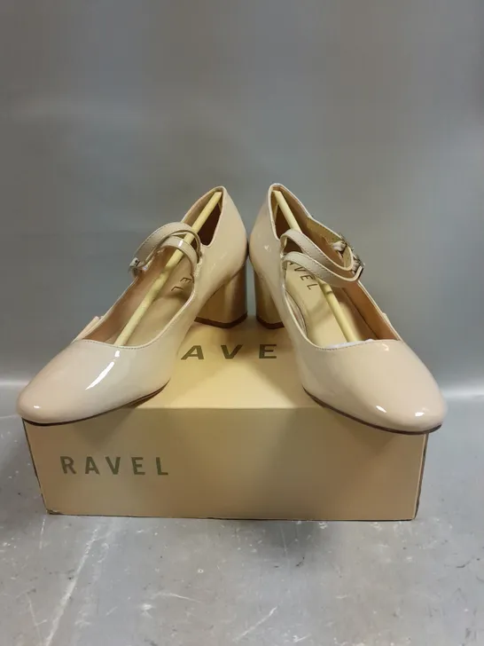 BOXED PAIR OF RAVEL HOWTH BOOTS IN NUDE - 7