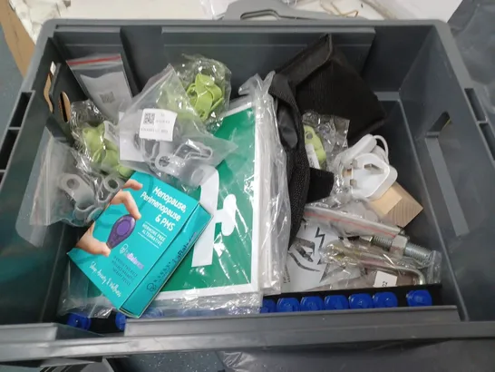 BOX OF APPROXIMATELY 20 ASSORTED HOUSEHOLD ITEMS TO INCLUDE BIKE CHAIN, OIL TESTING KIT AND SMALL TOOLS