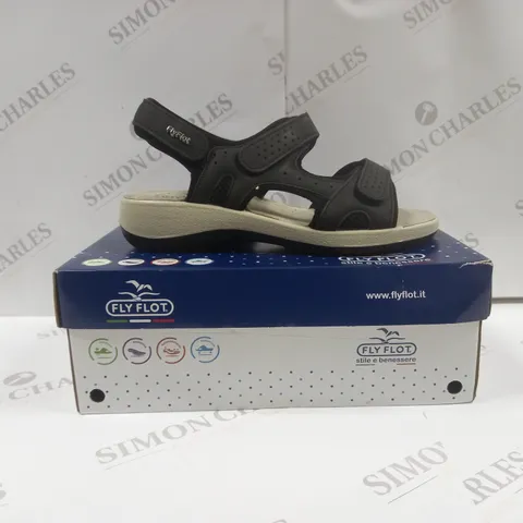 BOXED PAIR OF FLYFLOT FLY35033 TOUCH FASTEN SANDALS UK SIZE 6 