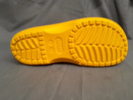 CROCS CLASSIC BOOT IN YELLOW - UK J3