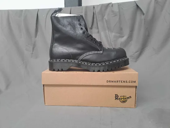 BOXED PAIR OF DR MARTENS 1460 PASCAL ST BOOTS IN BLACK UK SIZE 10