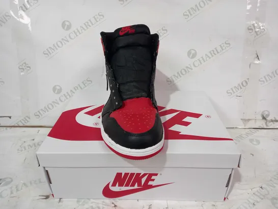 BOXED PAIR OF NIKE AIR JORDAN 1 HIGH SHOES IN BLACK/RED/WHITE UK SIZE 8.5