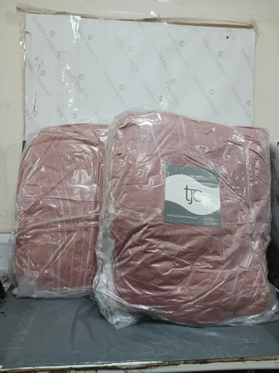 BOX OF 2 DOUBLE SPRING / SUMMER DUVET SET - INCLUDES ONE DUVET , 2 PILLOWS , ONE DUVET COVER , 2 PILLOW SHAMS , 1 FITTED SHEET