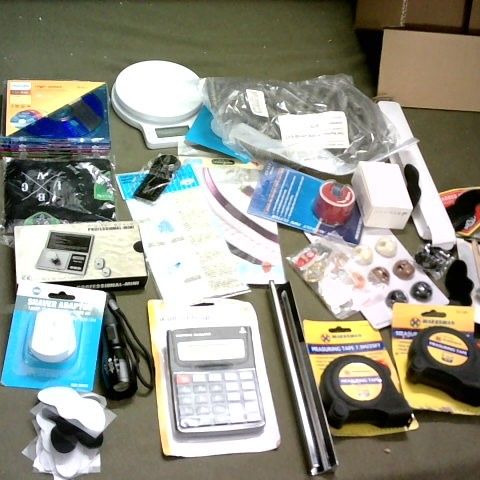 SMALL BOX OF ASSORTED ITEMS INCLUDING MINI SCALES, TAPE MEASURE, TORCH
