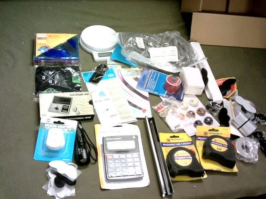 SMALL BOX OF ASSORTED ITEMS INCLUDING MINI SCALES, TAPE MEASURE, TORCH