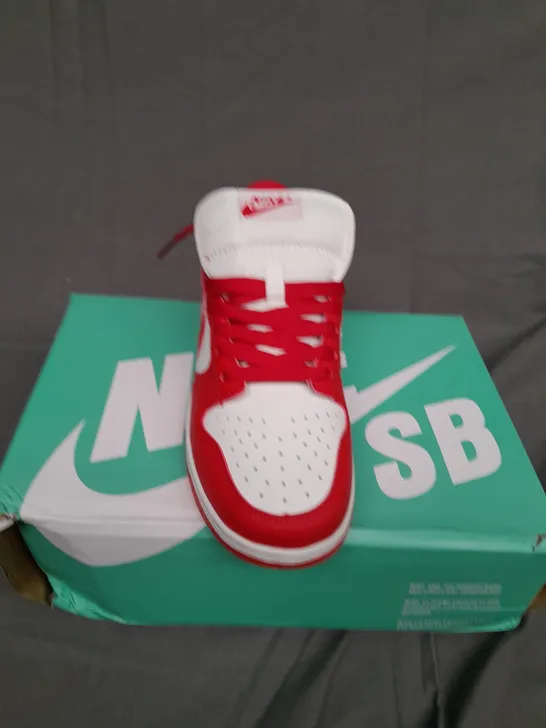 BOXED PAIR OF NIKE DUNKS LOW UNIVERSITY RED SIZE UK 6