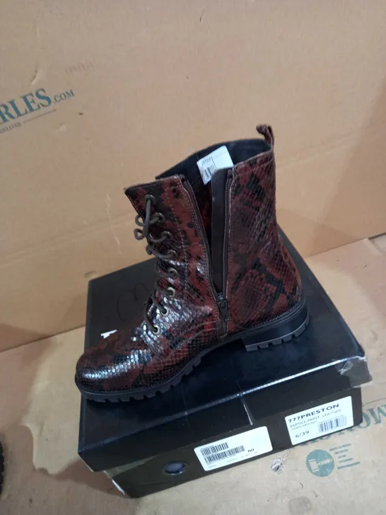 DUNNE REPTILE PRINT STYLE BOOTS SIZE 6 