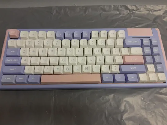 DUSTSILVER KEYBOARD PINK, PURPLE AND WHITE