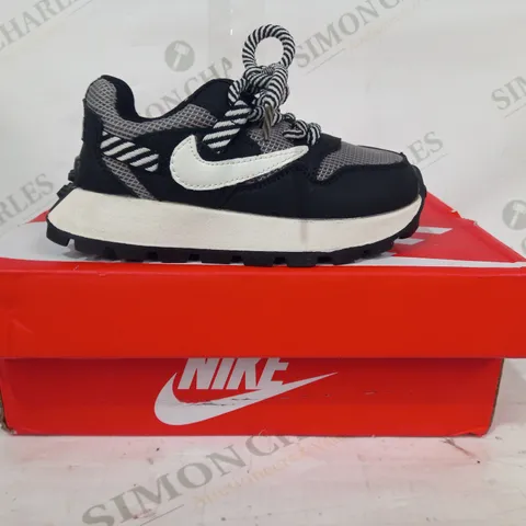 BOXED PAIR OF NIKE ORIGINALS BOOST KIDS SHOS IN BLACK/WHITE SIZE FR26