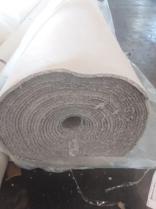 ROLL OF QUALITY EC HEARTLAND HEATHER'S OYSTER CARPET APPROXIMATELY 5X30M