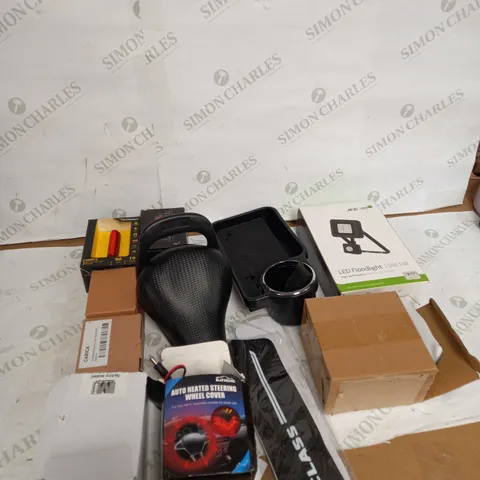 LARGE BOX OF ASSORTED CAR PRODUCTS AND ACCESSORIES TOO INCLUDE HEATED COVERS AND LIGHTS 