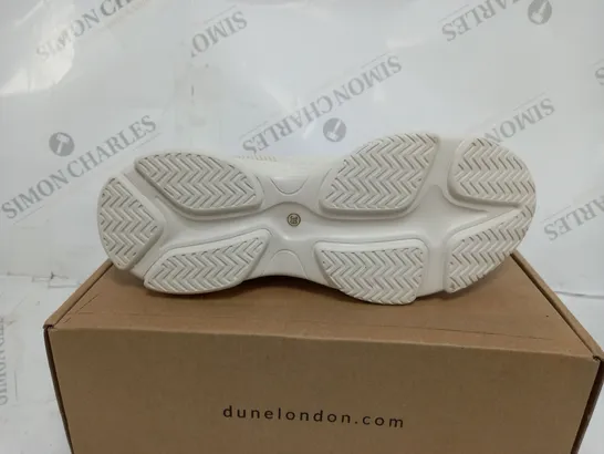 DUNNE LONDON CREAM RUNNING SHOES SIZE 6 